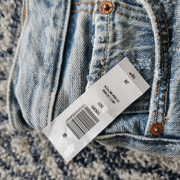 NWT levis shorts - Picture 3 of 3